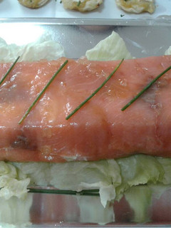 Una foto de Pastel frío de salmón ahumado