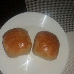 A picture of Scones/Dinner rolls.