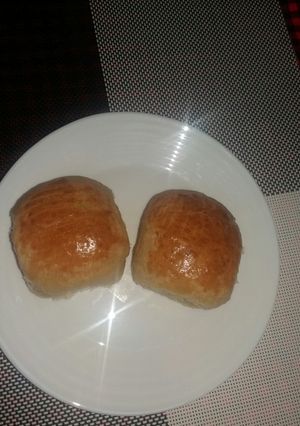 A picture of Scones/Dinner rolls.