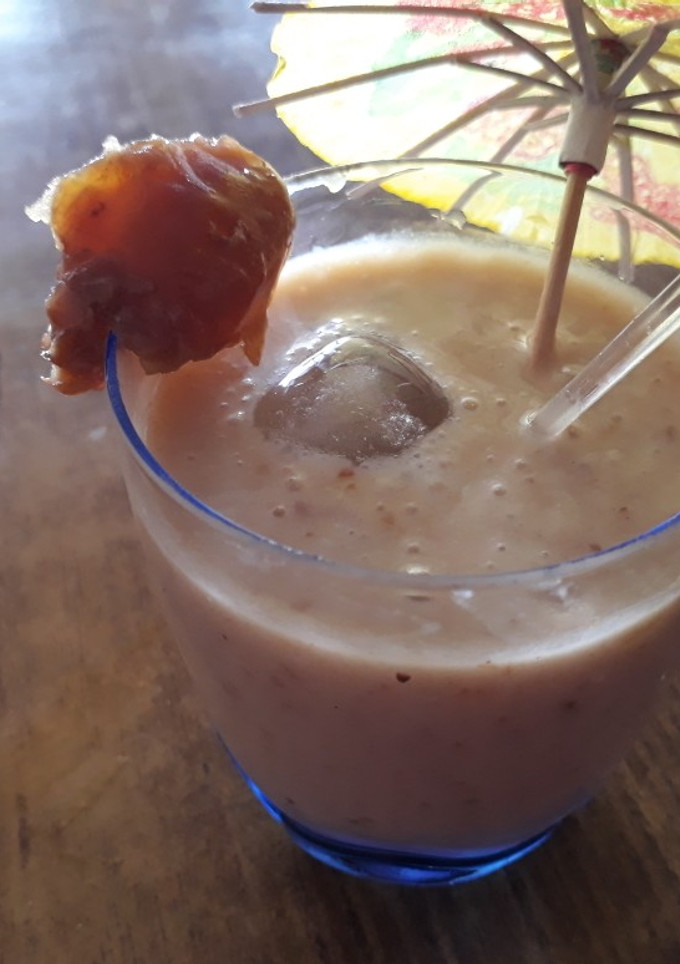 A picture of Banana dates smoothie.