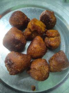 मीठे पुए (meethe puye recipe in Hindi) रेसिपी मुख्य फोटो