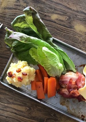 รูปของ เบอเกอร์หมูชีสห่อเบคอน