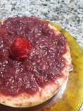 Cheesecake al horno con coulis de frutilla