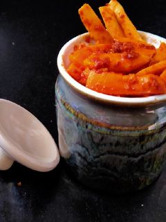 લીલી હળદરનું અથાણું (Lili Haldar Athanu Recipe In Gujarati) રેસીપી મુખ્ય ફોટો