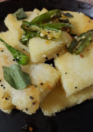 सूजी ढोकला (Suji dhokla recipe in Hindi) रेसिपी मुख्य फोटो