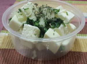 Una foto de Mantequilla con ajo y especias