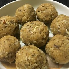 A picture of Nariyal ke gud wale laddu.