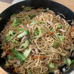A picture of Stir fry egg noodles.