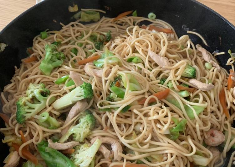 Stir fry egg noodles