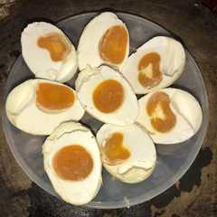 A picture of Trứng vịt muối.