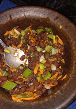 Una foto de Ensalada de porotos negros