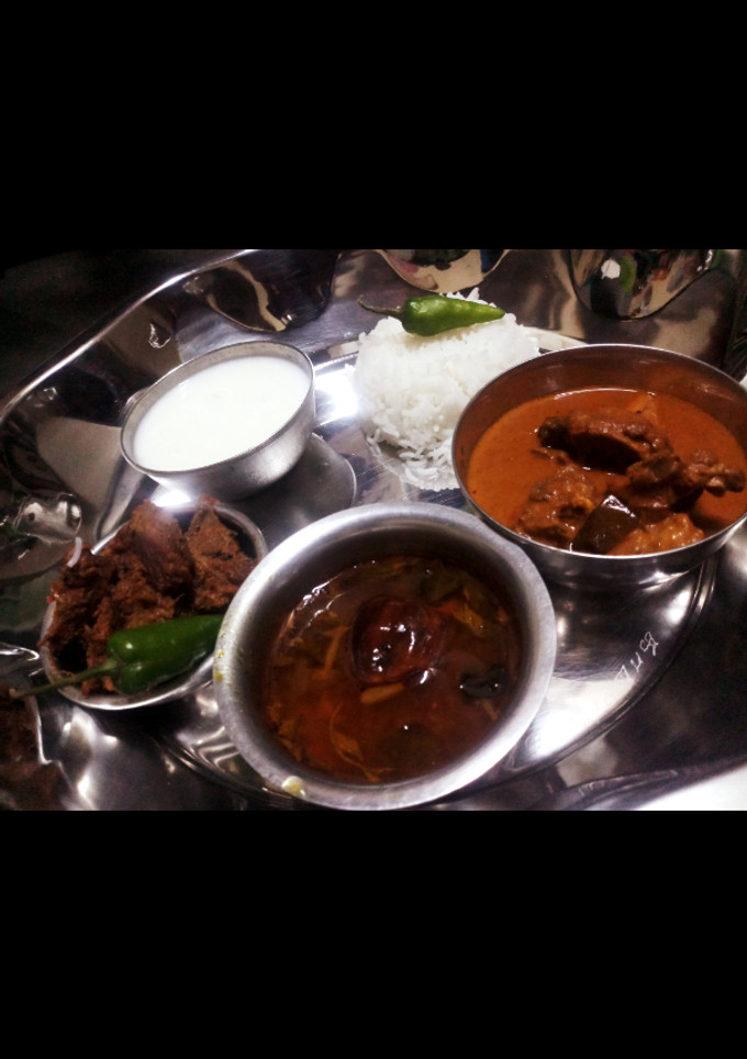 கறி குழம்பு கறி வறுவல் தமிழ்நாட்டு மதிய உணவு (Kari Kulambu and VAruval Recipe in Tamil) செய்முறை முக்கிய புகைப்படம்
