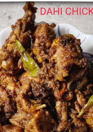A picture of Dahi chicken.