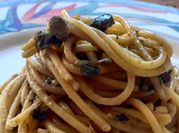 Une photo de spaghetti ail et persil