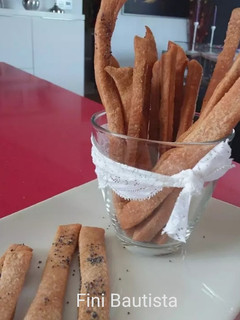 Una foto de Grisines con polvo de remolacha