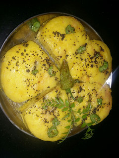 A picture of Nylon khaman.