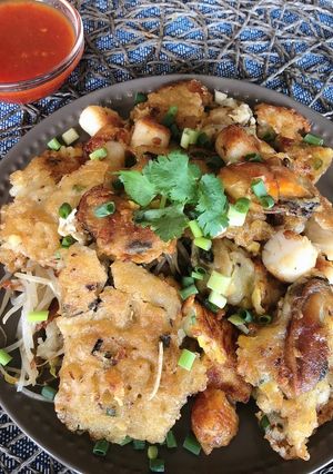 A picture of 🧑🏽‍🍳🧑🏼‍🍳 Must Try Recipe! Thai Crispy Mussel Omelette • Hoy Tod |ThaiChef food.