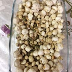 A picture of Dry roast makhane and all seeds.