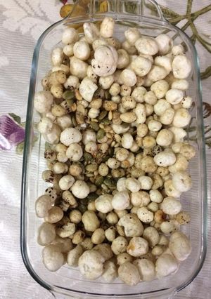 A picture of Dry roast makhane and all seeds.
