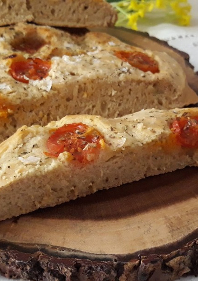 Una foto de Focaccia con tomate