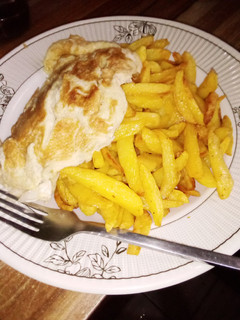A picture of Chips With Egg.