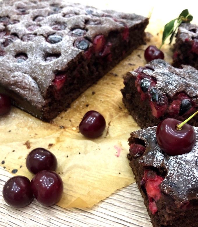 Kakaós-meggyes piskóta recept fotója