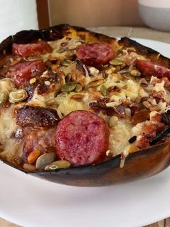 Une photo de Courge Spaghetti farcie aux saucisses fumées et à la crème