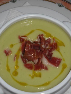 Una foto de Gazpacho de aguacate