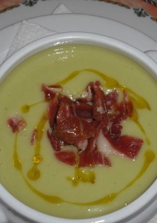 Una foto de Gazpacho de aguacate
