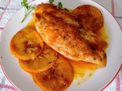 Una foto de pollo al cognac y naranja