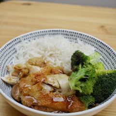 A picture of Terriyaki Chicken Rice.