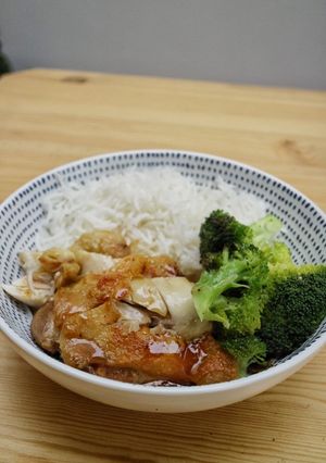 A picture of Terriyaki Chicken Rice.