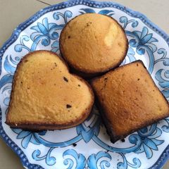 A picture of Vanilla cupcakes.