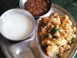 साबूदाना खिचड़ी और बादाम का हलुआ