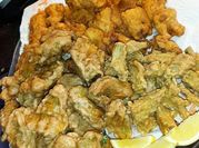 Una foto di petto di pollo fritto