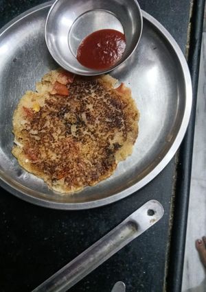 सूजी उत्तपम(suji uttpam recipe in hindi) रेसिपी मुख्य फोटो