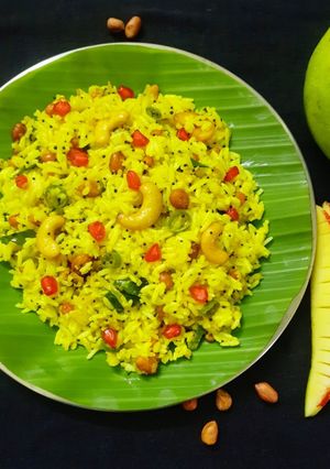 A picture of Mamidikaya pulihora or mavinakayi chitrana / Mango rice.