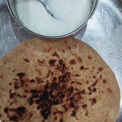 A picture of Aloo ka paratha.