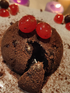 ચોકલેટ લાવા કેક (chocolate lava cake Recipe in Gujarati) રેસીપી મુખ્ય ફોટો