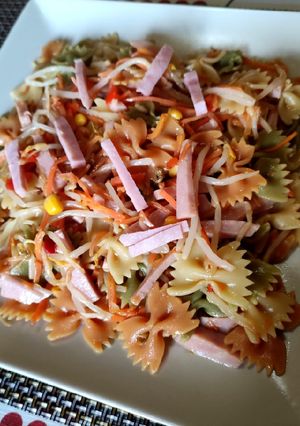 Foto principal de Ensalada de pasta al estilo chino en 14 minutos