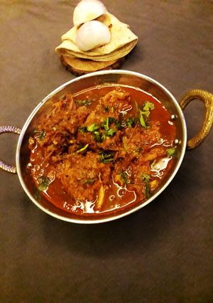 A picture of Pyaaj pakuda curry with chapati for lunch.