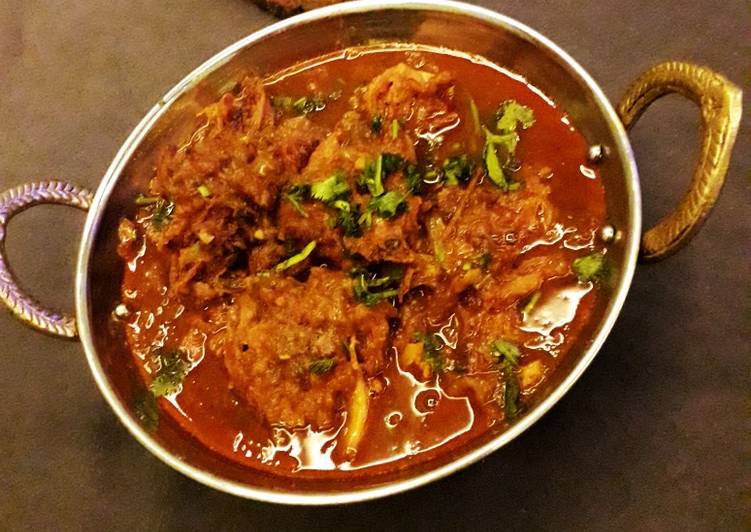 Homemade Pyaaj pakuda curry with chapati for lunch