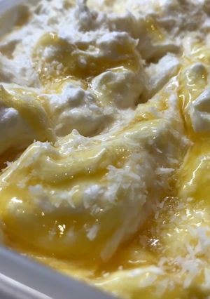 Une photo de Crème glacée Ananas Coco & Mangue