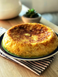 Una foto de Grande y jugosa tortilla de patatas con poco aceite en Olla GM modelo H