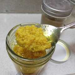 A picture of Bumbu kuning siap pakai.