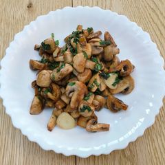 A picture of Simple garlic butter mushrooms.