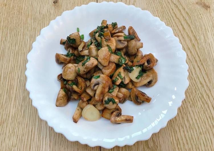 Simple garlic butter mushrooms