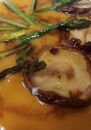 Foto principal de Seta Shiitake, espárragos y crema de puerros, zanahoria y patata