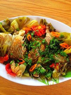 Hình của món Cá chép om dưa.
