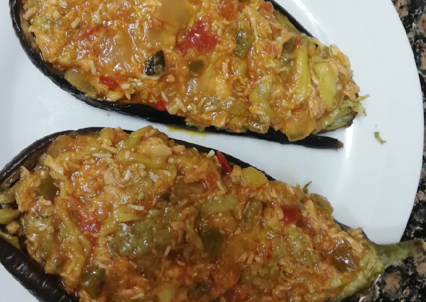 Berenjena rellena de atún al micro